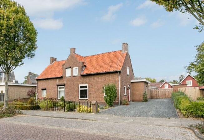 Burgemeester de Bekkerstraat 12